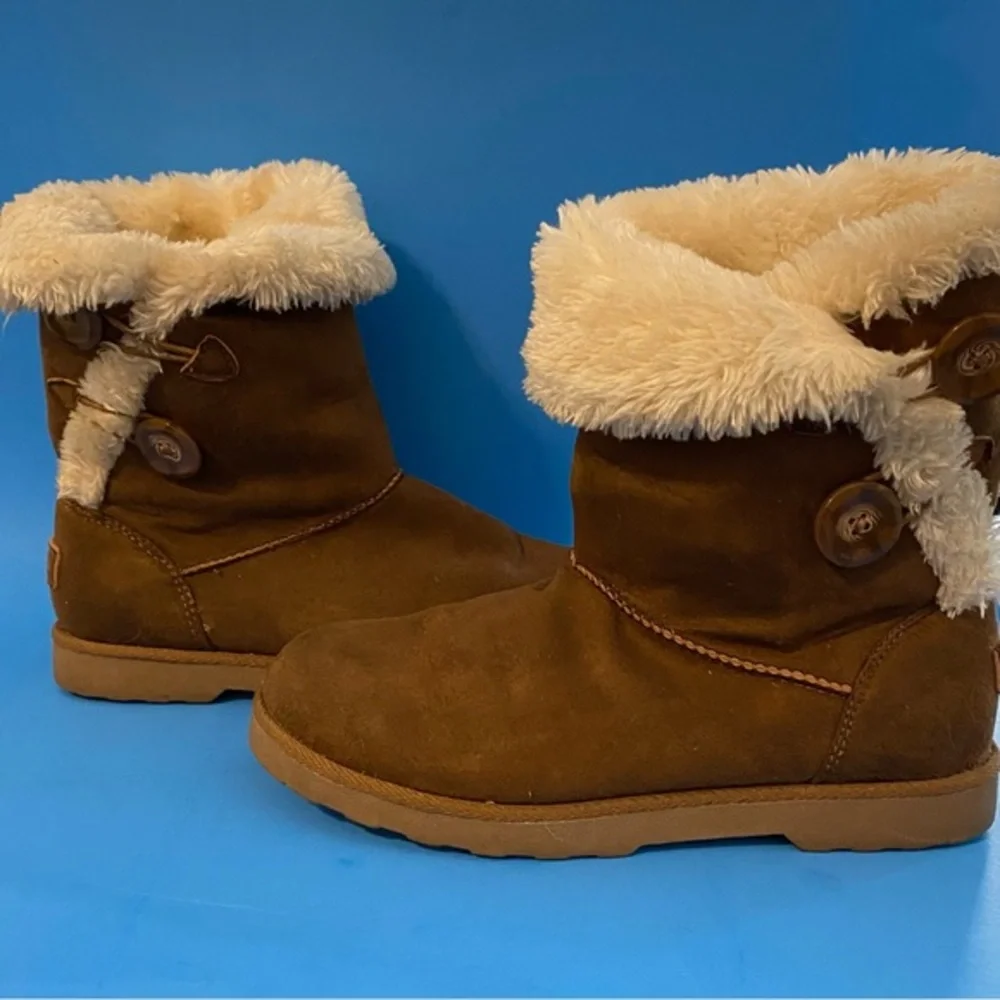 Makalu‎ Boots Women’s Size 7.5 Brown Pull On Faux Fur Lining Button